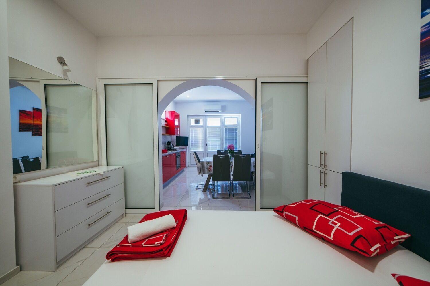 Apartments Lovre - Close To The Sea Brela Exterior photo