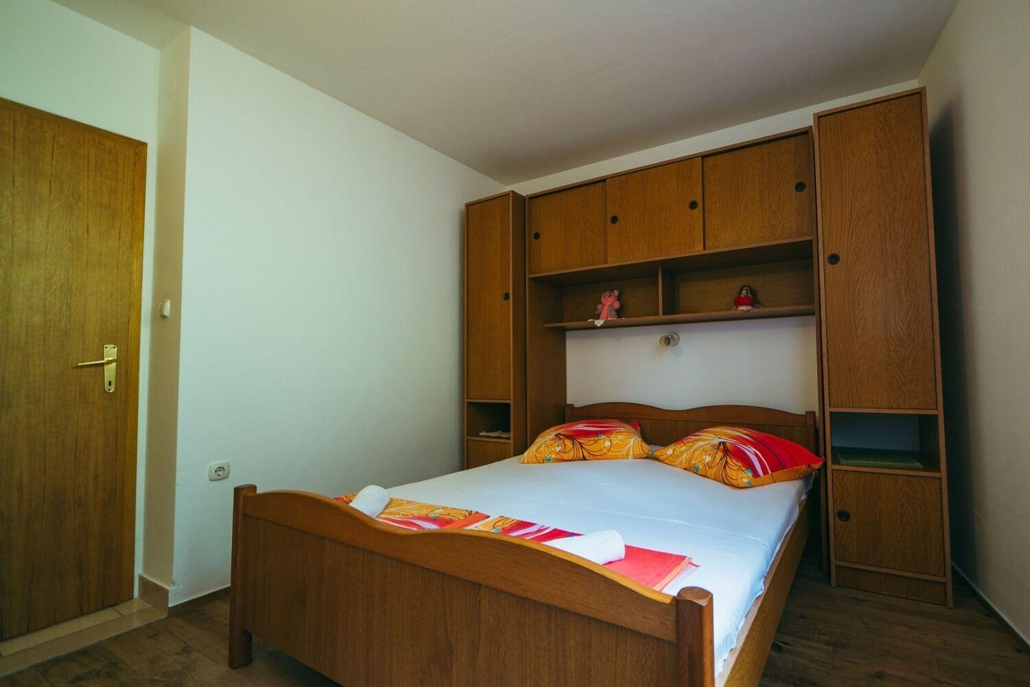 Apartments Lovre - Close To The Sea Brela Exterior photo