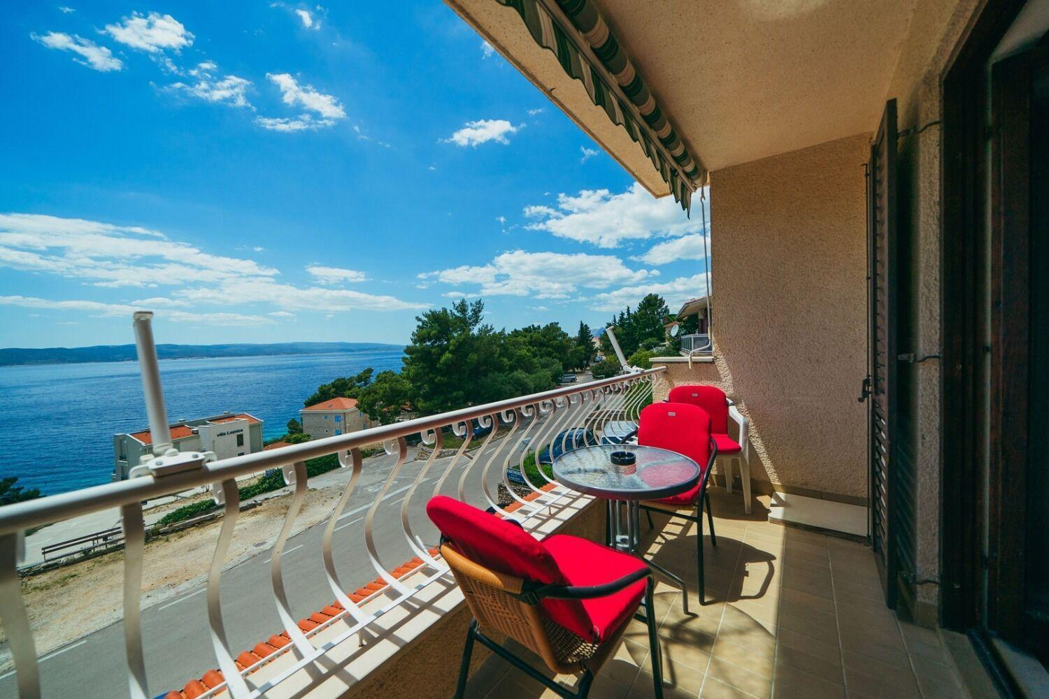 Apartments Lovre - Close To The Sea Brela Exterior photo
