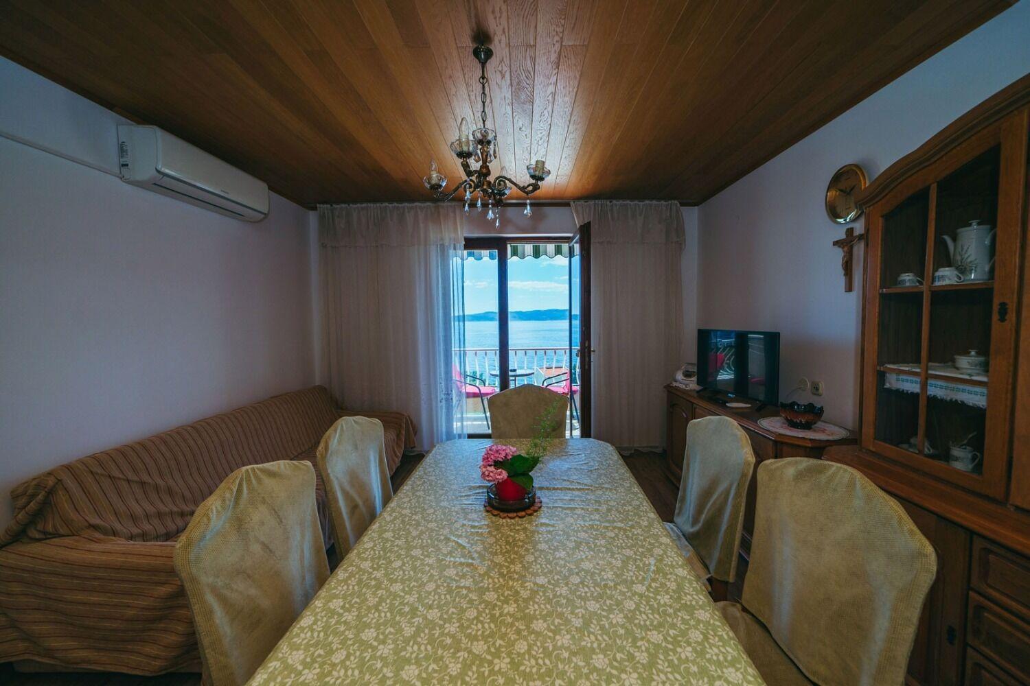 Apartments Lovre - Close To The Sea Brela Exterior photo