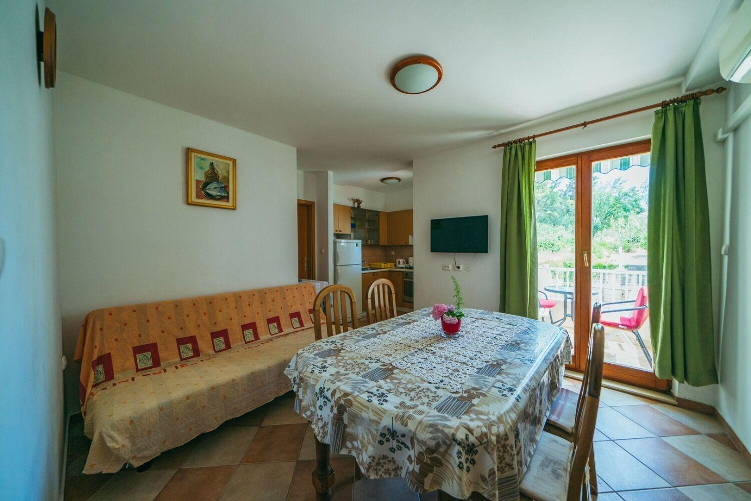 Apartments Lovre - Close To The Sea Brela Exterior photo